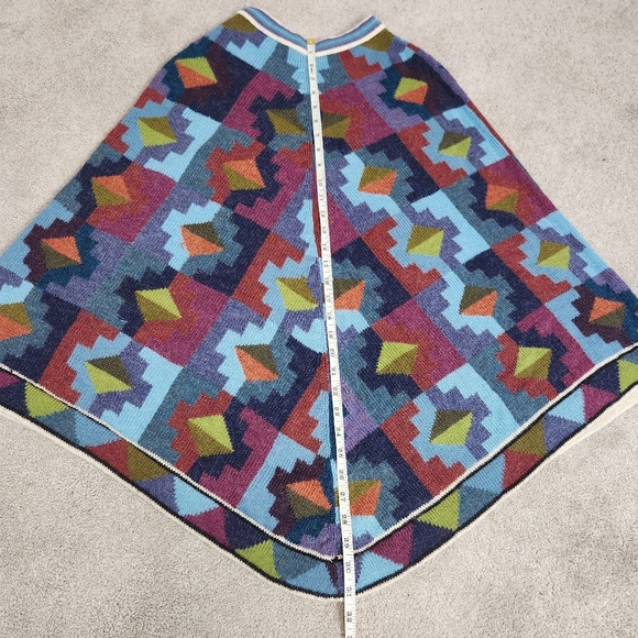 Geometric Patterned Multicolor Poncho Size Large - Picture 9 of 11